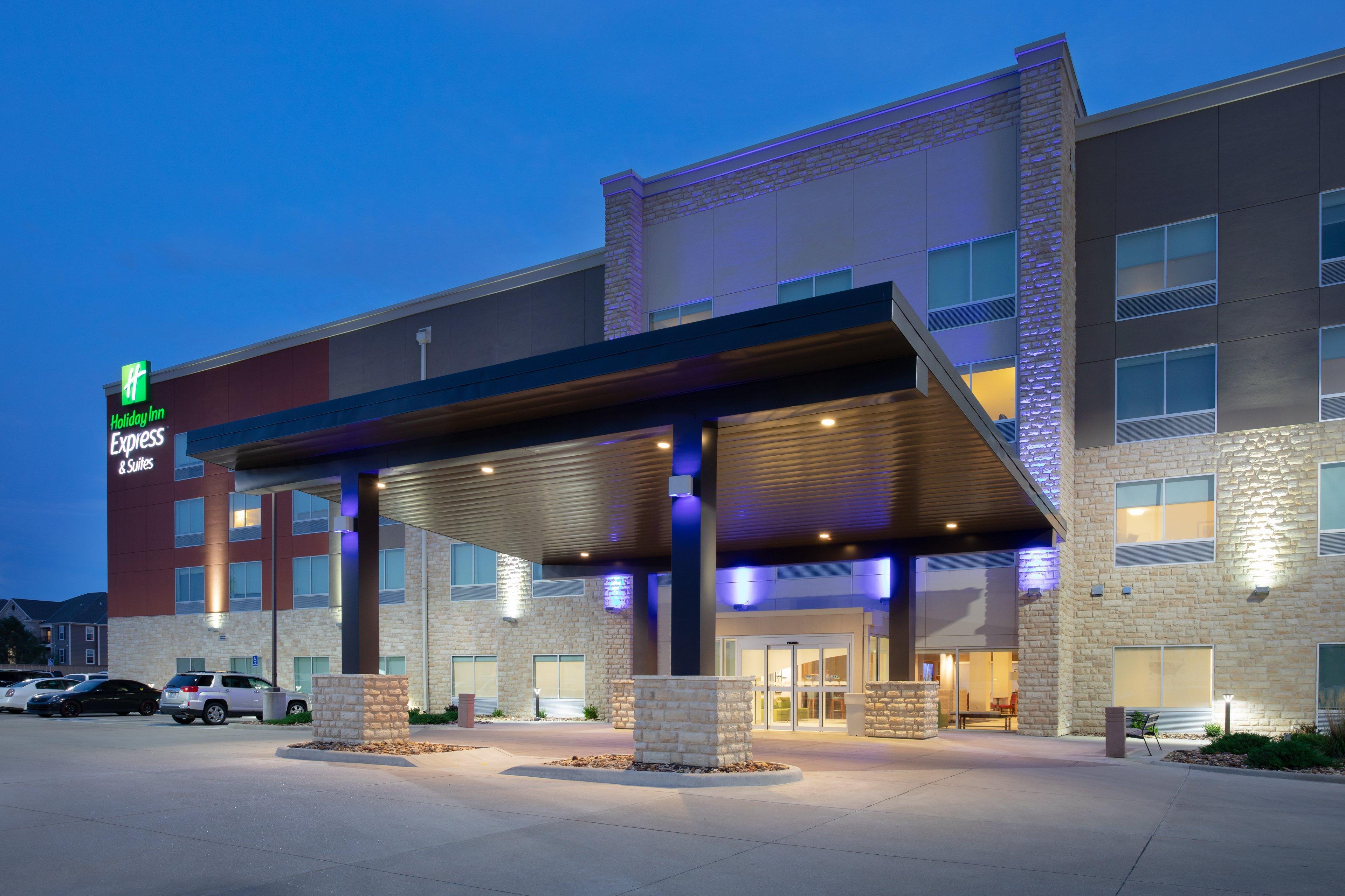 Holiday Inn Express & Suites Great Bend By Ihg מראה חיצוני תמונה