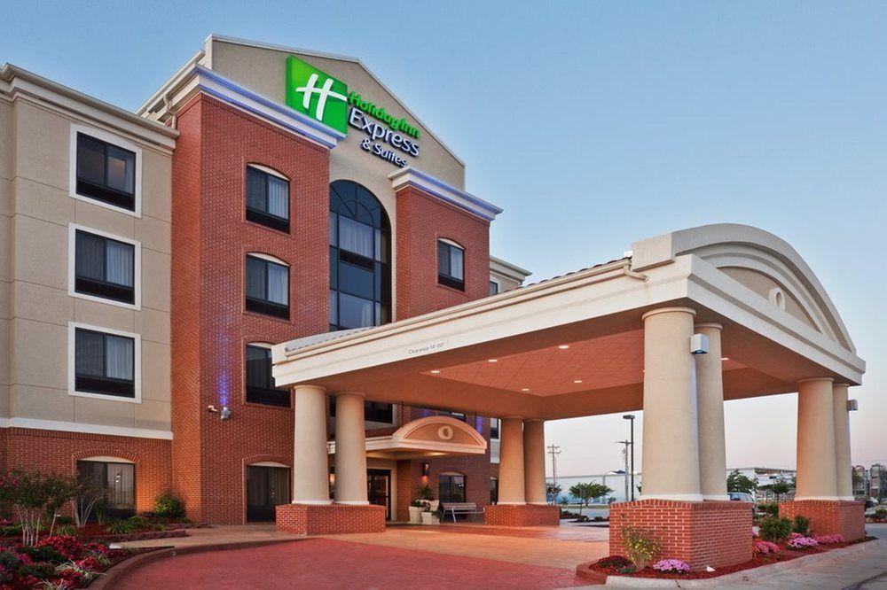 Holiday Inn Express & Suites Great Bend By Ihg מראה חיצוני תמונה
