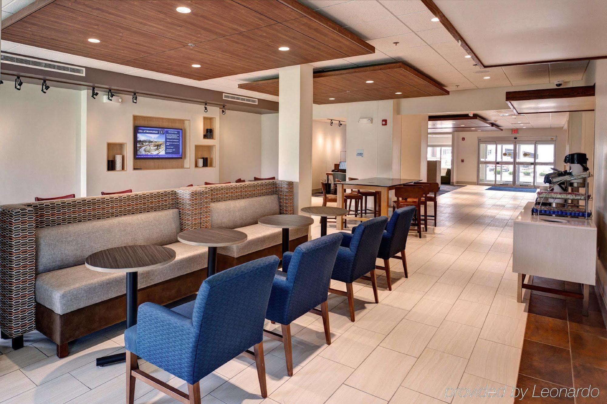 Holiday Inn Express & Suites Great Bend By Ihg מראה חיצוני תמונה