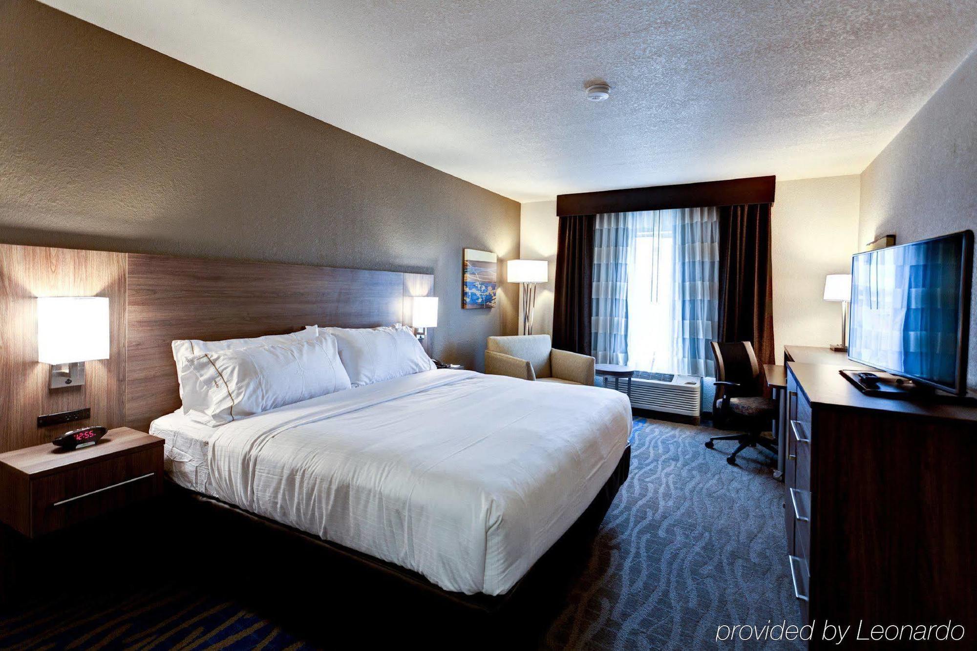 Holiday Inn Express & Suites Great Bend By Ihg מראה חיצוני תמונה